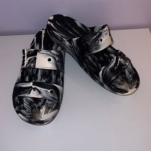 Crocs 2 strap sandals men’s 6 women’s 8 lightly worn